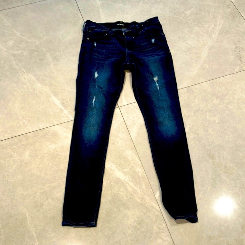Women’s Jeans
Size:8
Brand: Express 
Color: dark blue
Used:
$25